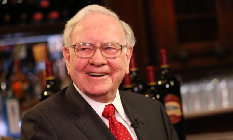 Warren Buffett’s advice for young people: Learn communication skills Warren Buffett’s advice for young people: Learn communication skills