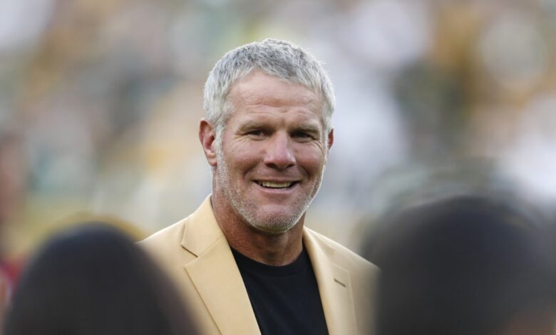 Brett Favre owes Mississippi 0,000 in speaking fees for events he never attended, officials say Brett Favre owes Mississippi 0,000 in speaking fees for events he never attended, officials say