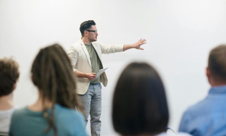 Tips to Speak With Confidence Tips to Speak With Confidence