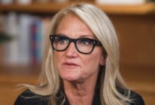 Mel Robbins calls herself the ‘villain’ of her own story and shares lessons from ‘rock bottom’