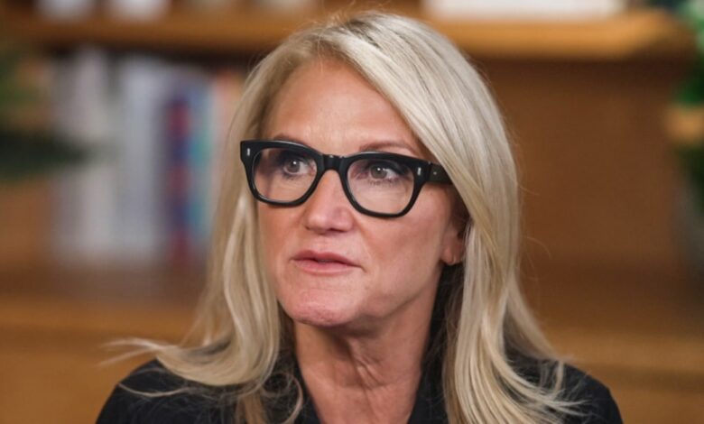 Mel Robbins calls herself the ‘villain’ of her own story and shares lessons from ‘rock bottom’ Mel Robbins calls herself the ‘villain’ of her own story and shares lessons from ‘rock bottom’